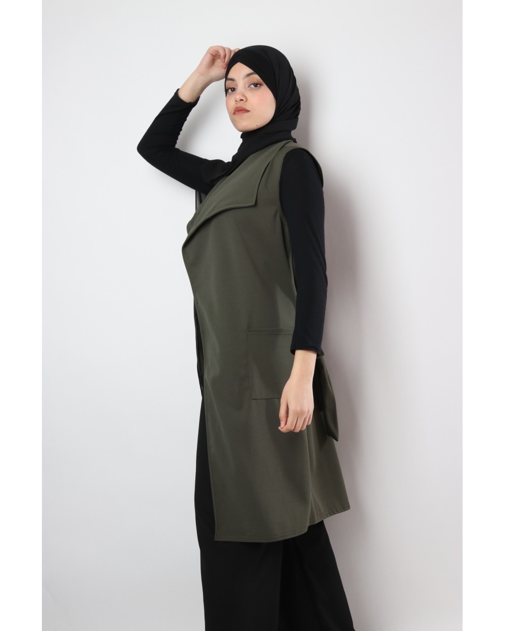 Fluid sleeveless trench with belt